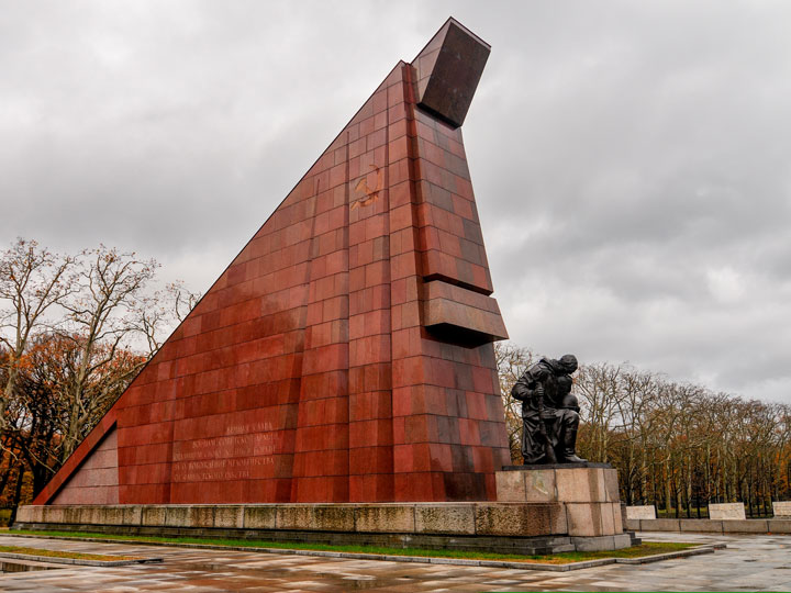 Berlin Soviet War Memorial statue in Treptower Park.