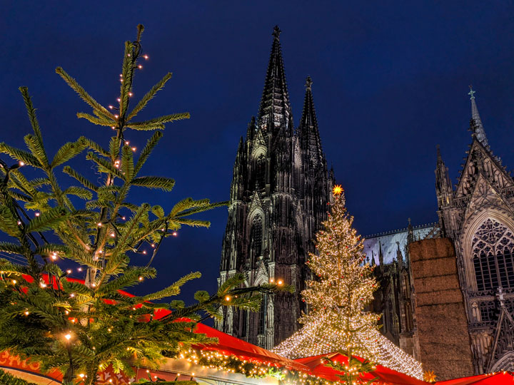 Cologne Cathedral and Christmas markets in Germany by train.