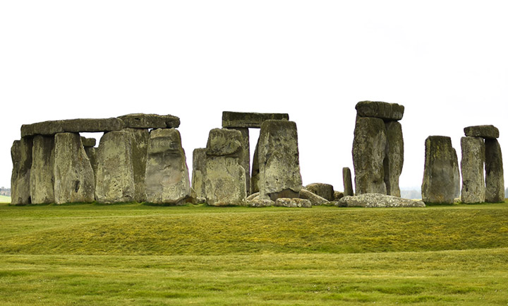 Stonehenge circle on cloudy day with grass field, an easy London day trip.