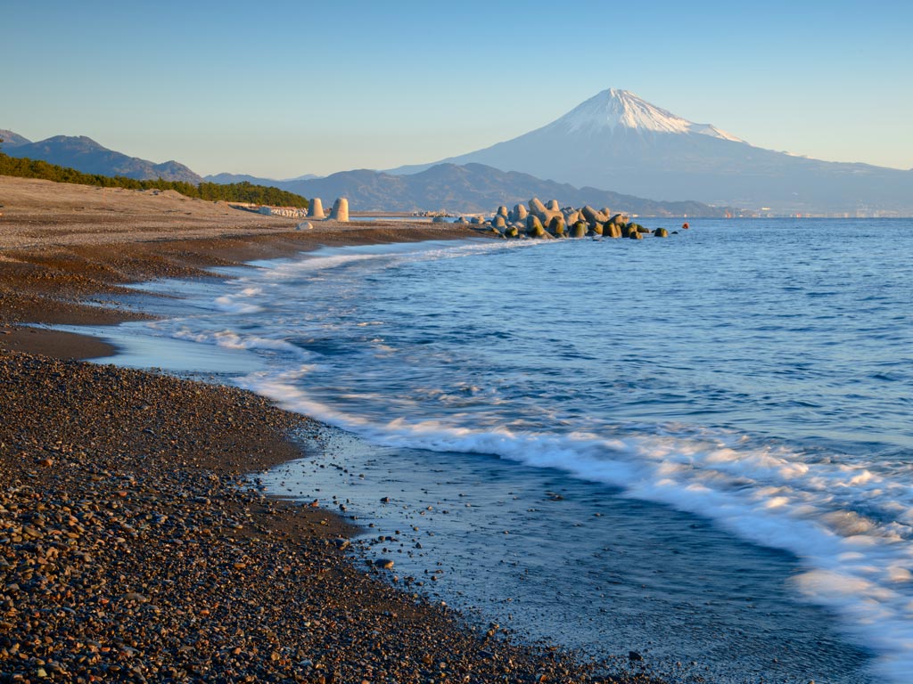 Miho no Matsubara beach with view of Mount Fuji in distance.