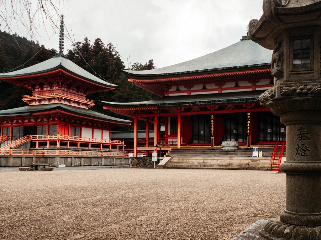 East Pagoda and hall of Enryakuji with stone lantern in foreground.