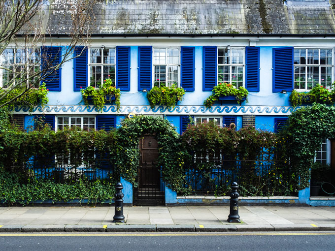 Blue cottage in Notting Hill London.