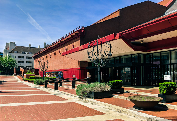 Exterior of the British Library, a must see when spending 4 days in London.