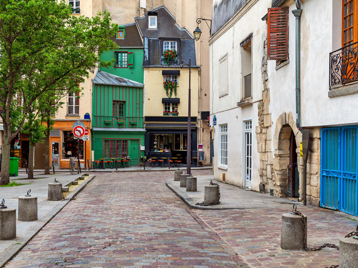 Exploring Latin Quarter cafes is one of the best non touristy things to do in Paris.