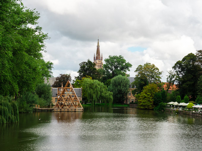 Lake surrounded by trees in Bruges Minnewater park.