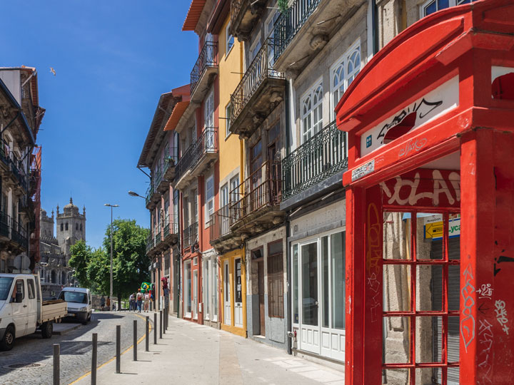 Red phonebooth and street view of Bolhao.