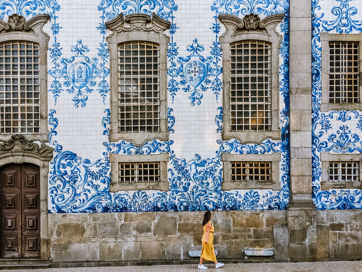 Azulejo tiles of Igreja do Carmo wall.