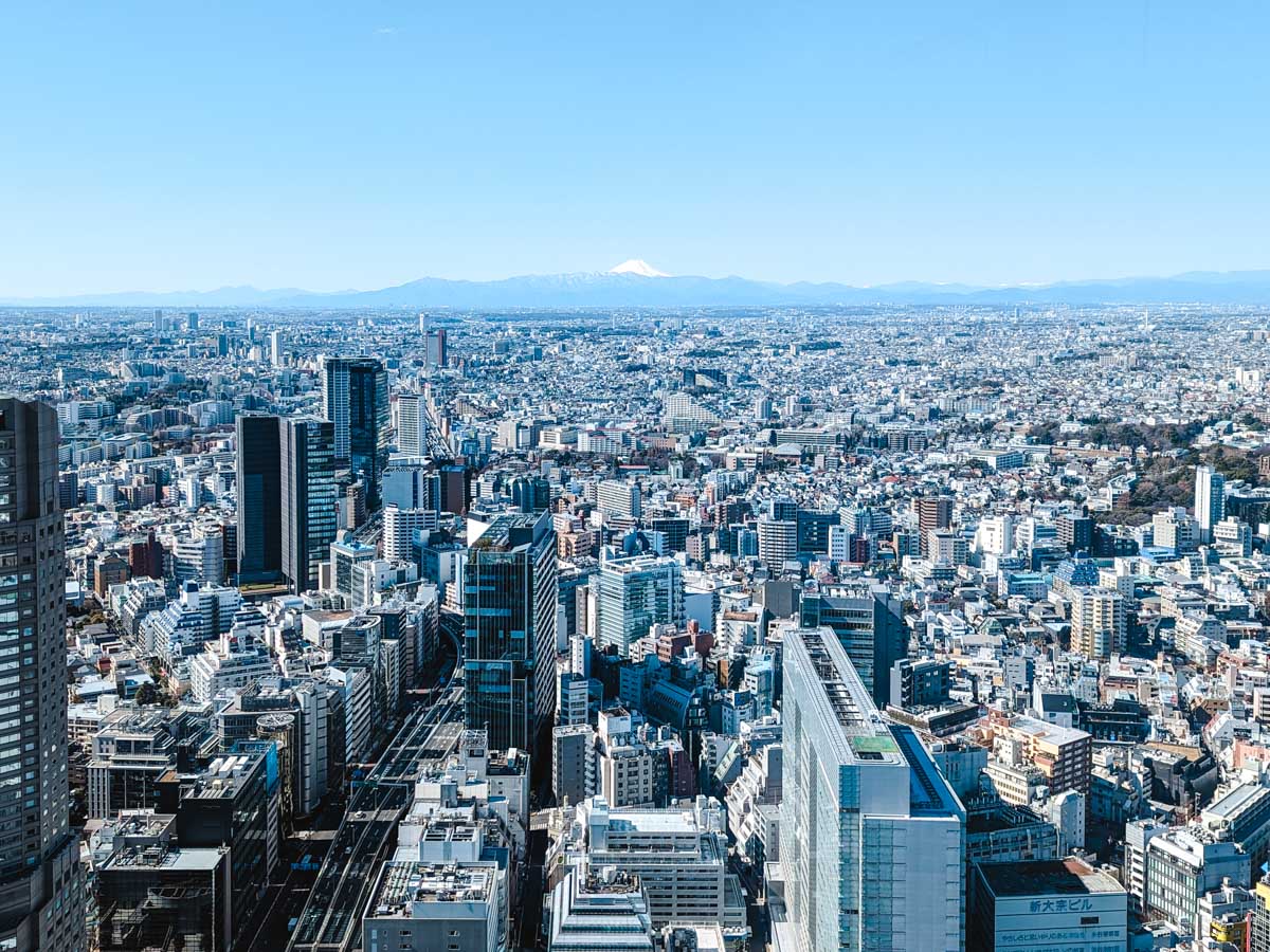 Panoramic view over Tokyo city center with Mt. Fuji in the distance.