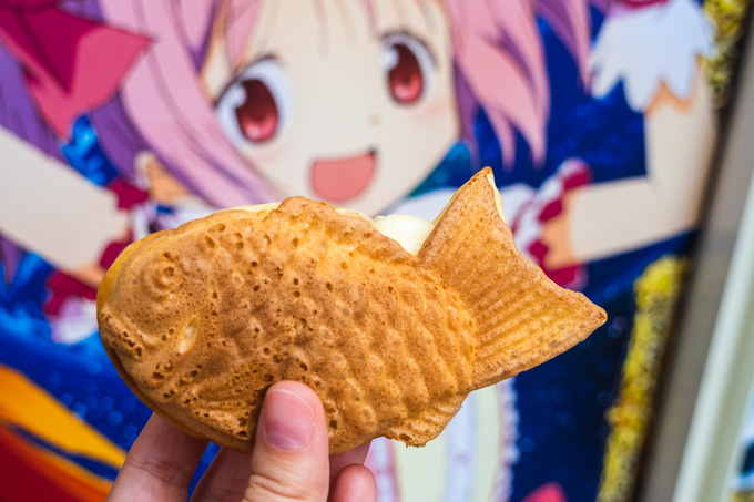 Taiyaki in front of vending machine in Osaka.