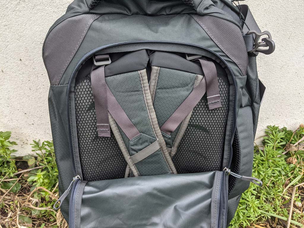 Rear stowaway harness panel of Osprey Farpoint 40.