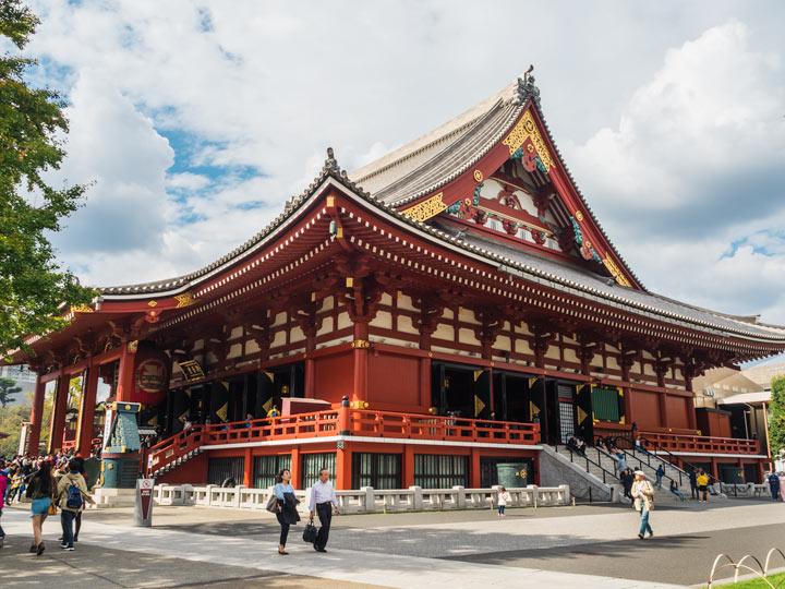 Tokyo Kanda Shrine with people walking past.