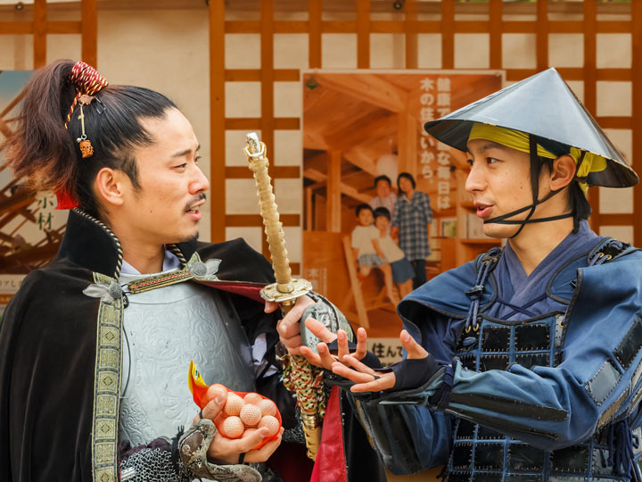 Two men dressed in traditional Japanese clothing.